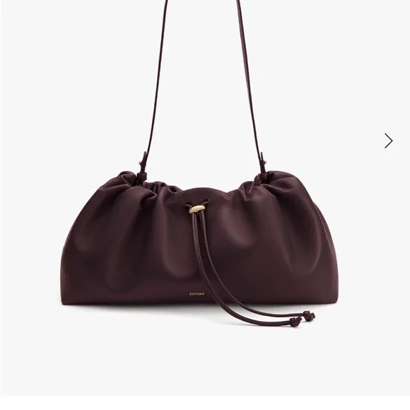 Cuyana Dia drawstring shoulder bag in smooth lambskin leather- Plum - Picture 2 of 10